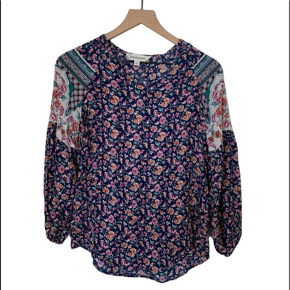 Davi & Dani Floral Pattern Long Sleeve Lightweight V-neck High Low Blouse Top S